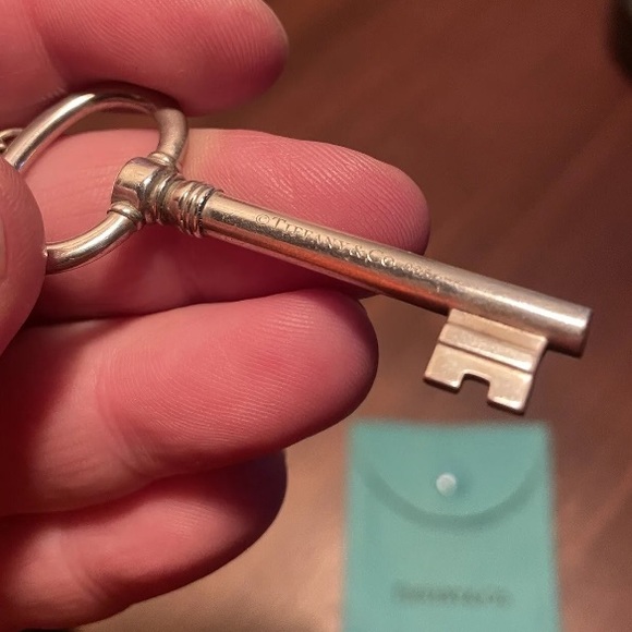 Authentic Vintage Tiffany & Co. 925 Sterling Silver Oval Skeleton Key Pendant - Picture 2 of 5